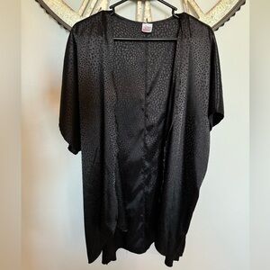 Boutique black leopard print kimono. Zigzag Stripe brand. Size OS (L/XL).